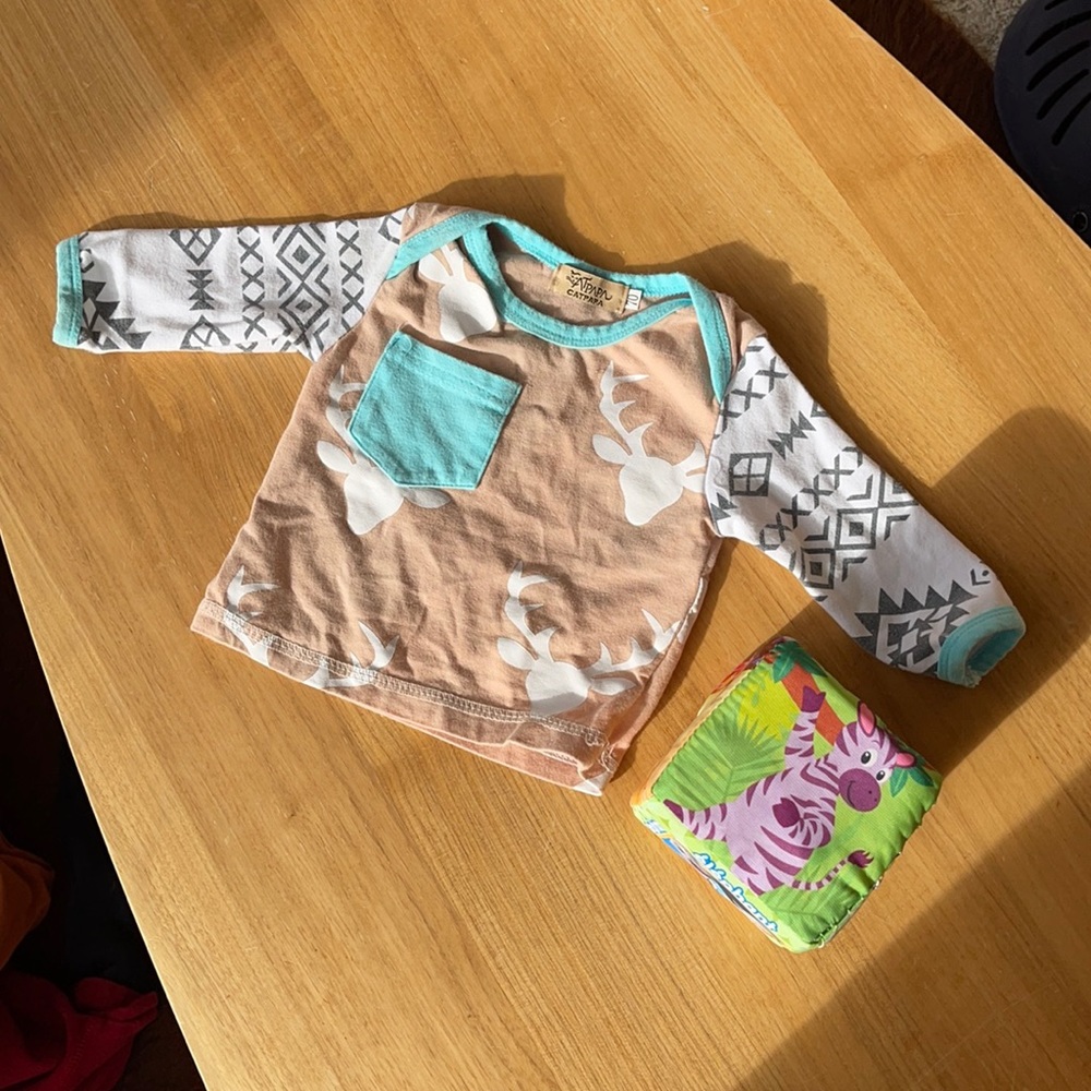 Unisex woodland shirt 3-6 months with baby toy
